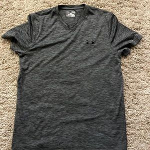 Under Armour V Neck, Mens Medium, Great Condition